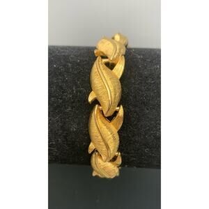 Vintage Monet Gold Tone Textured Gilt Leaf Link Design Bracelet W Safety Chain